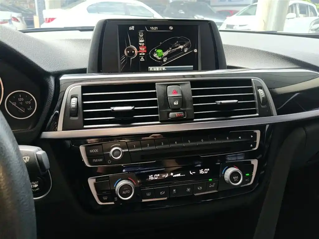 BMW 3 Series 2017 — фото 13