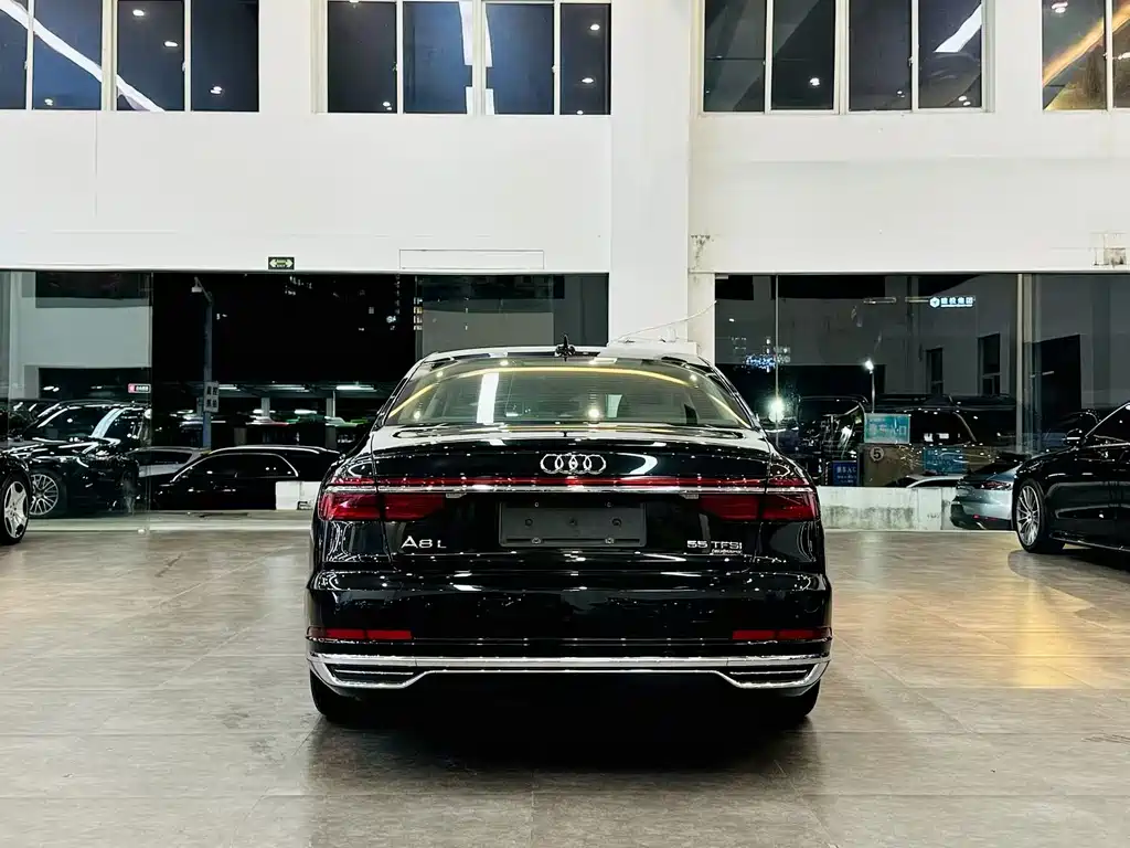 Audi A8 2018 — фото 5