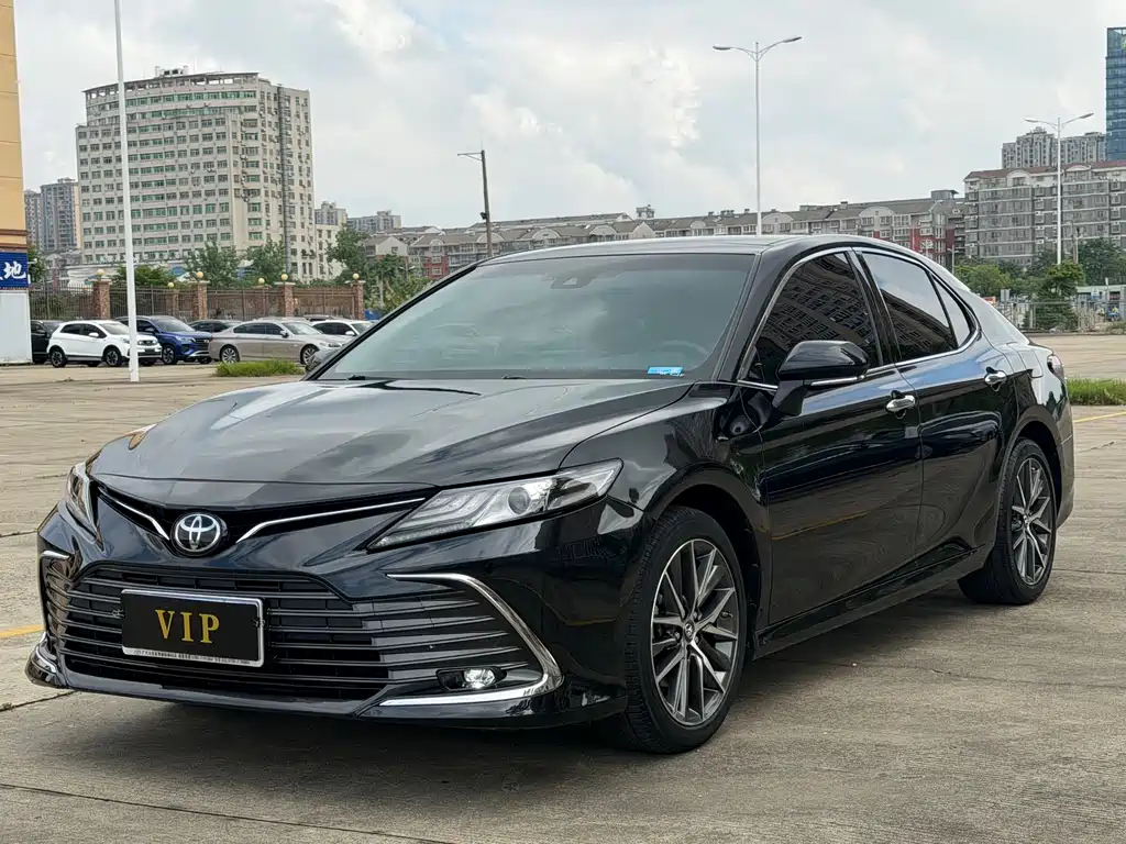 Toyota Camry 2021 — фото 1