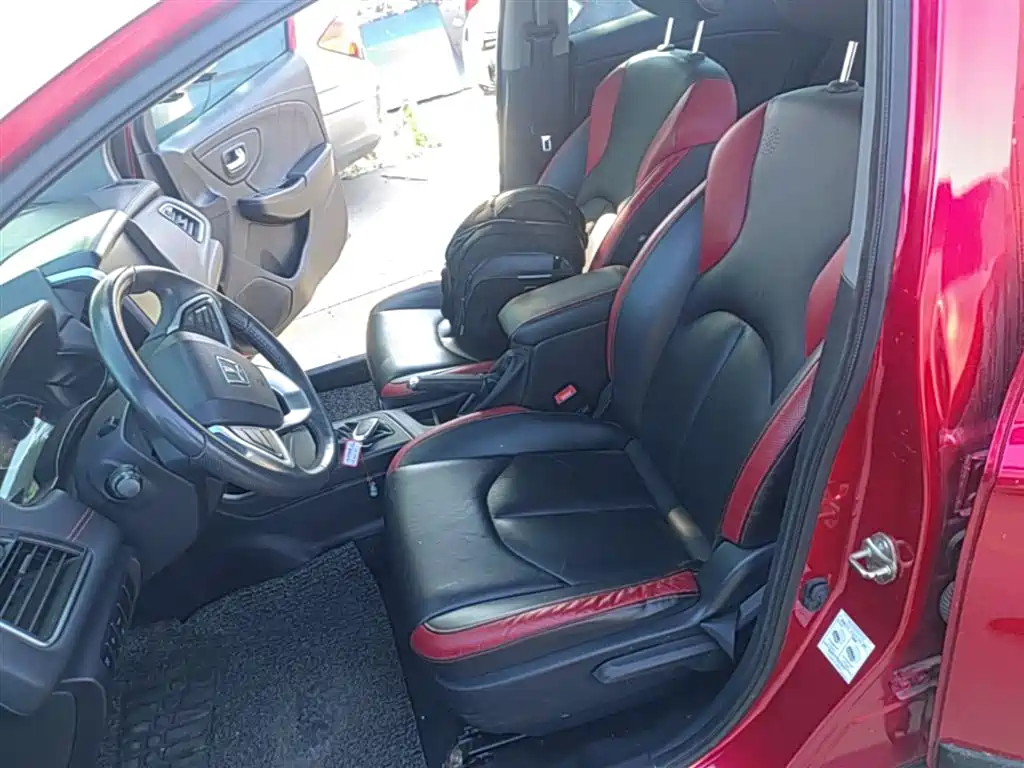 Luxgen U5 SUV 2018 — фото 15