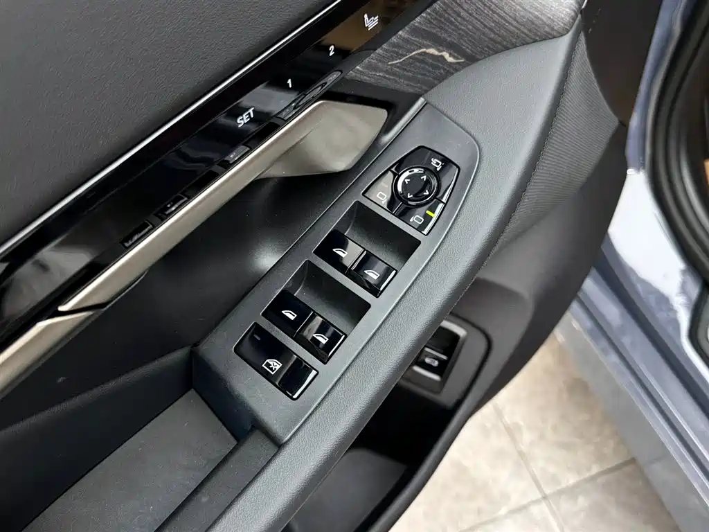 BMW 5 Series 2024 — фото 15