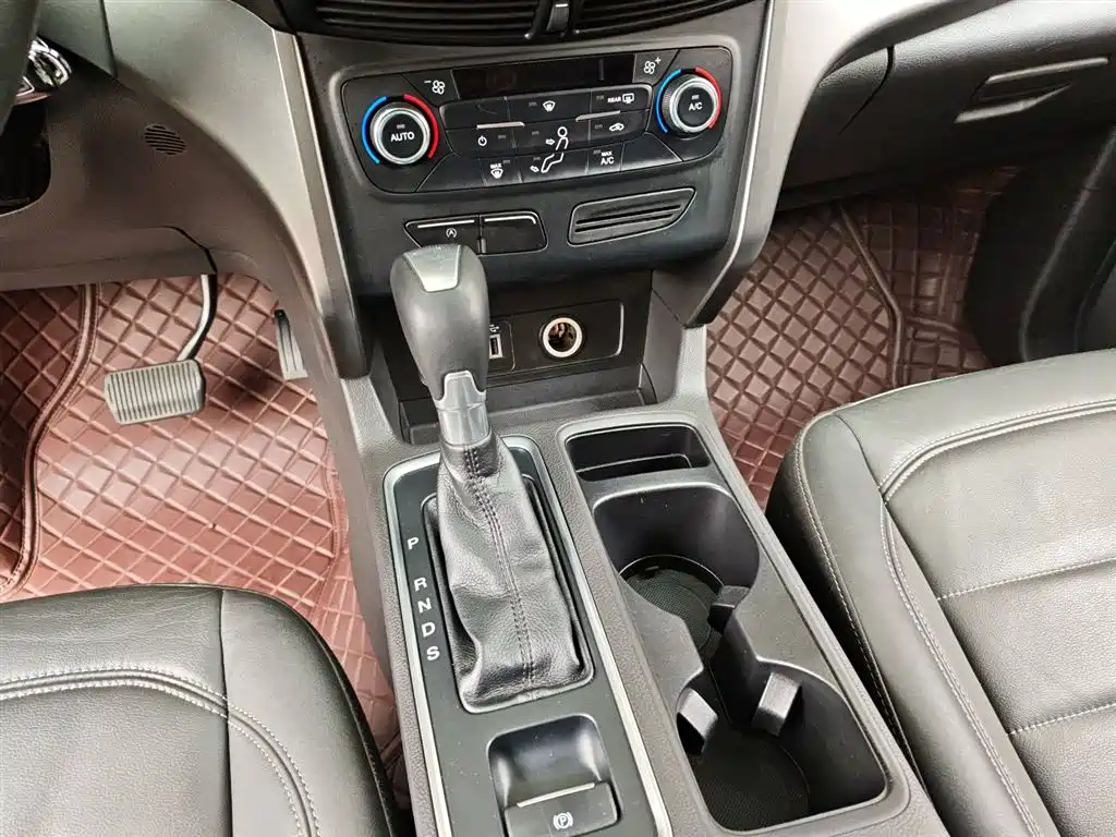Ford Kuga 2017 — фото 14