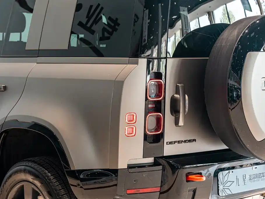 Land Rover Defender 2025 — фото 19