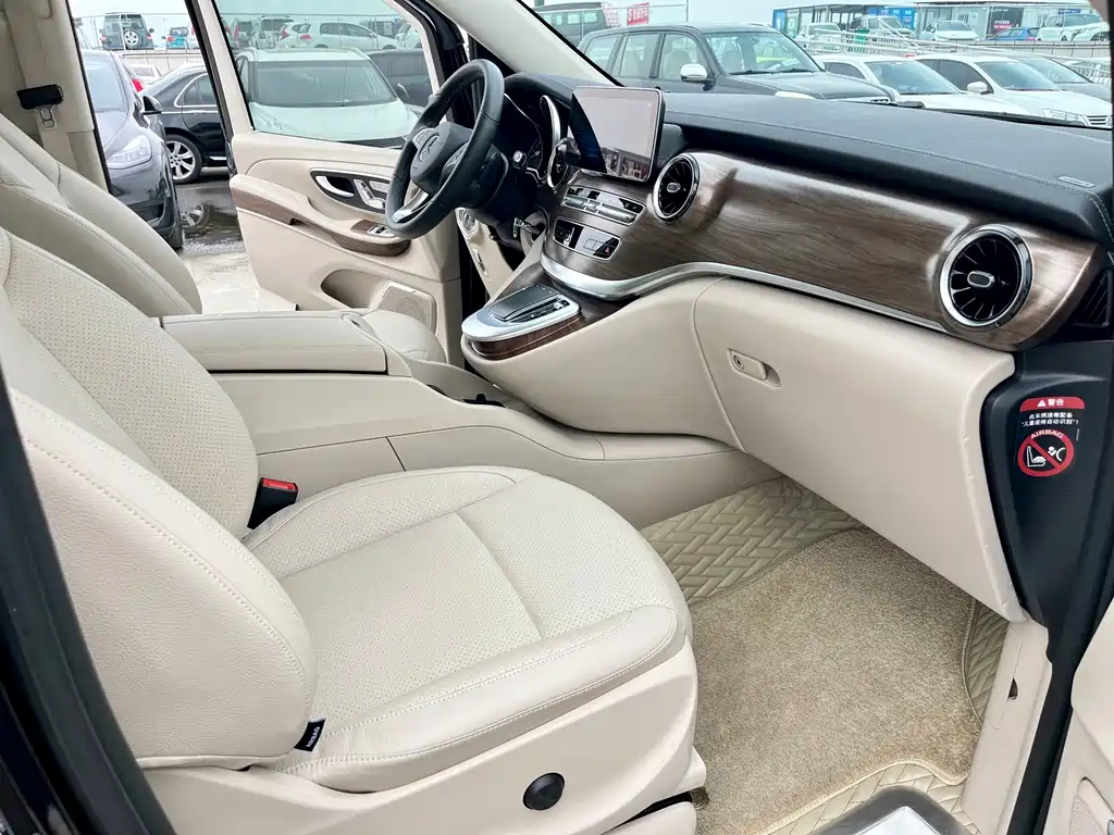Mercedes-Benz V-Class 2022 — фото 17