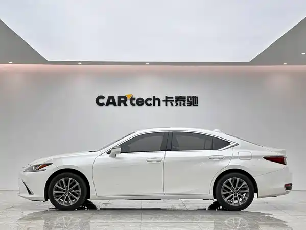 Lexus ES 2023