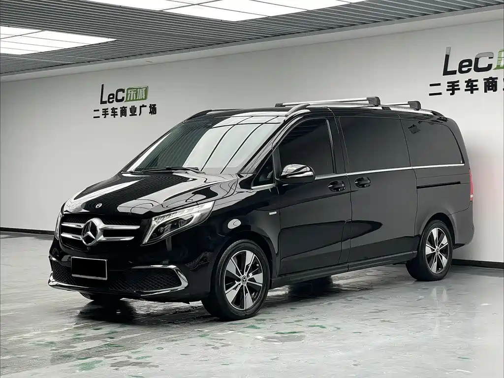 Mercedes-Benz V-Class 2021 — фото 1