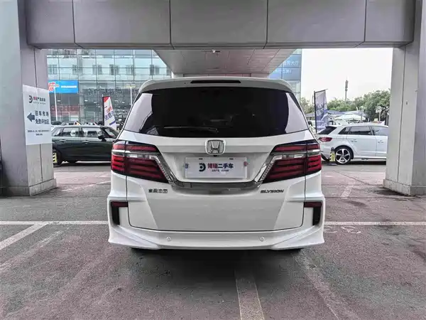 Honda Elysion 2016