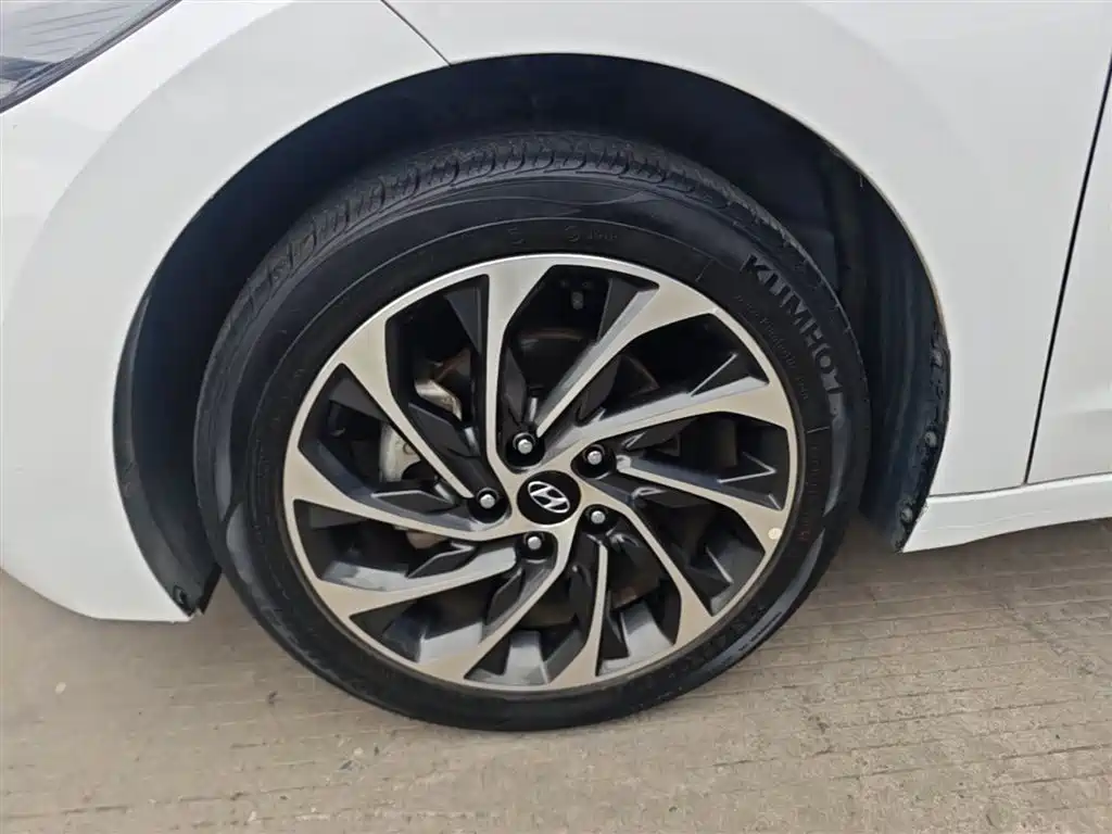 Hyundai Elantra 2020 — фото 23