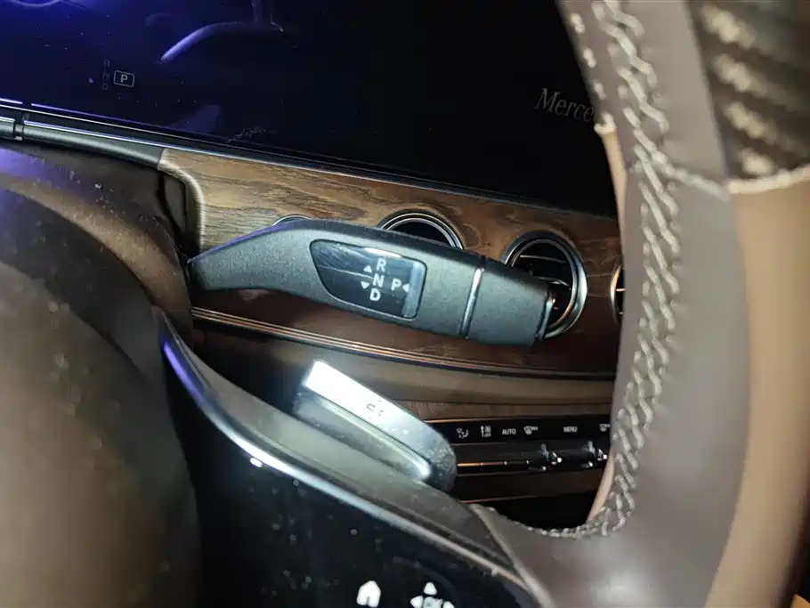 Mercedes-Benz E-Class 2022 — фото 16