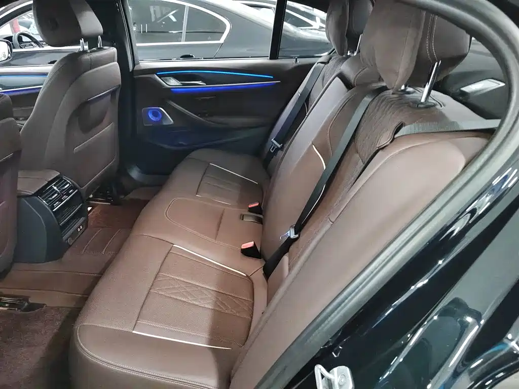 BMW 5 Series 2022 — фото 13