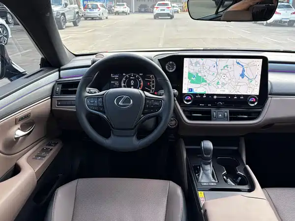Lexus ES 2025