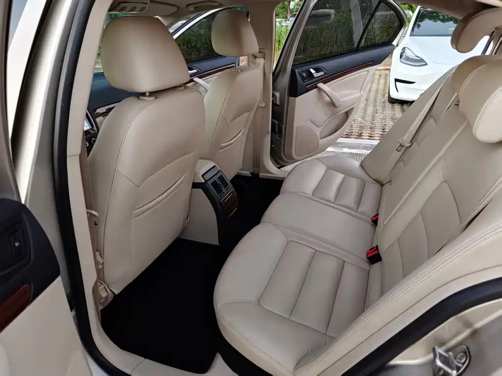 Skoda Octavia 2013 — фото 12