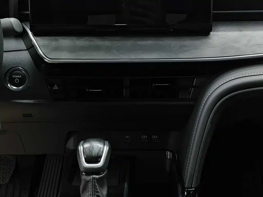 Toyota Camry 2024 — фото 12