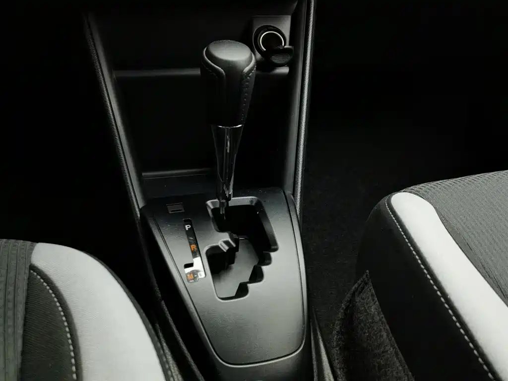 Toyota Yaris L 2020 — фото 13