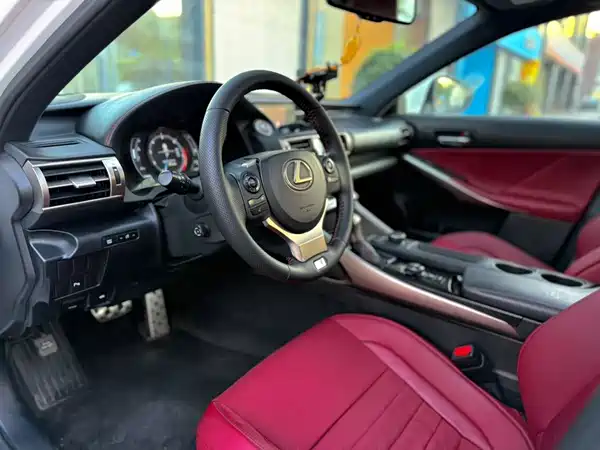 Lexus IS 2016