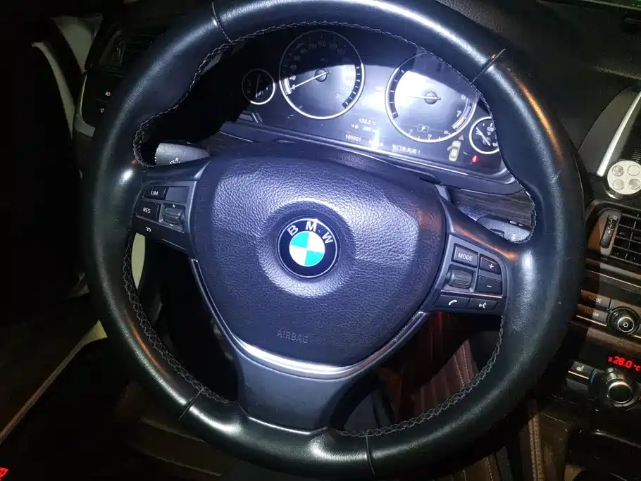 BMW 5 Series 2015 — фото 15