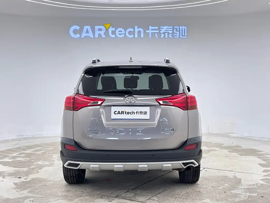 Toyota RAV4 2015 — фото 5