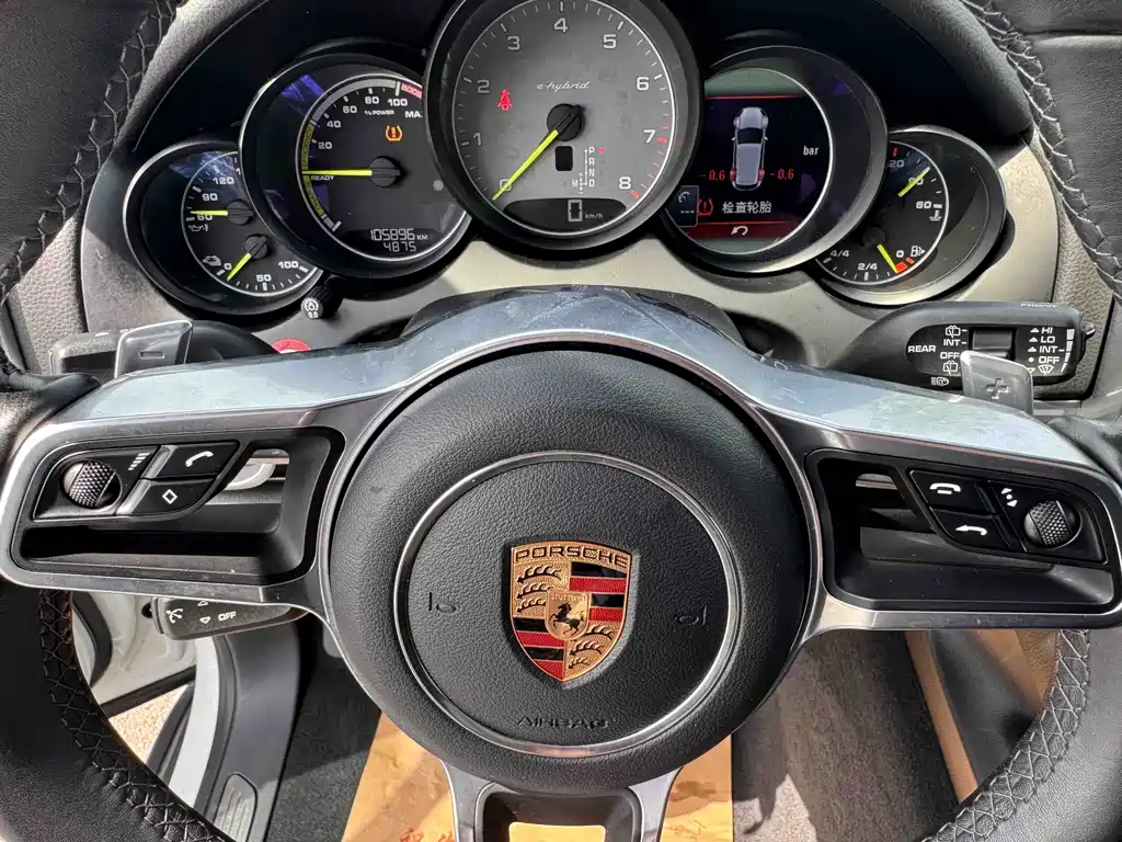 Porsche Cayenne Hybrid 2018 — фото 23