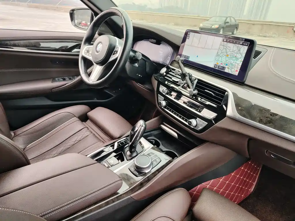 BMW 5 Series 2021 — фото 11