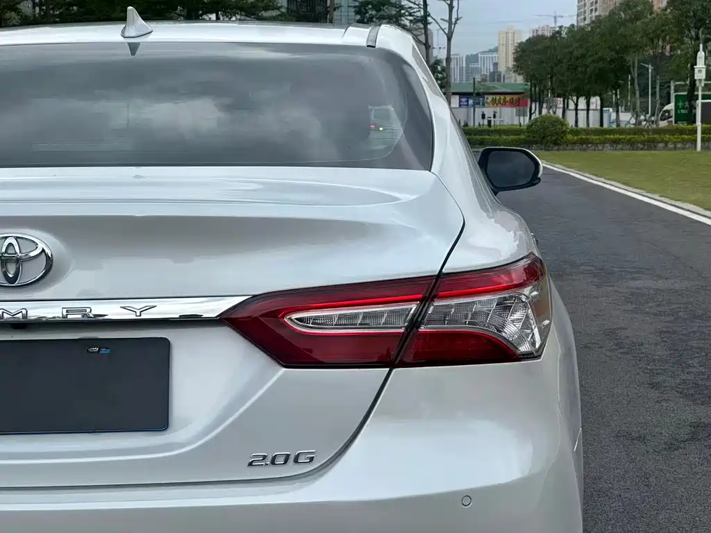 Toyota Camry 2021 — фото 8