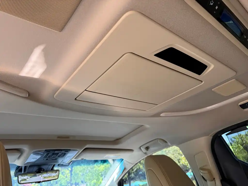 Toyota Alphard 2023 — фото 12