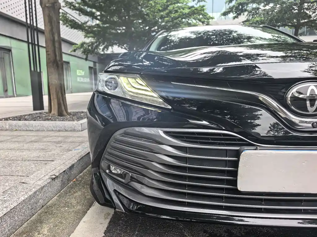 Toyota Camry 2019 — фото 6