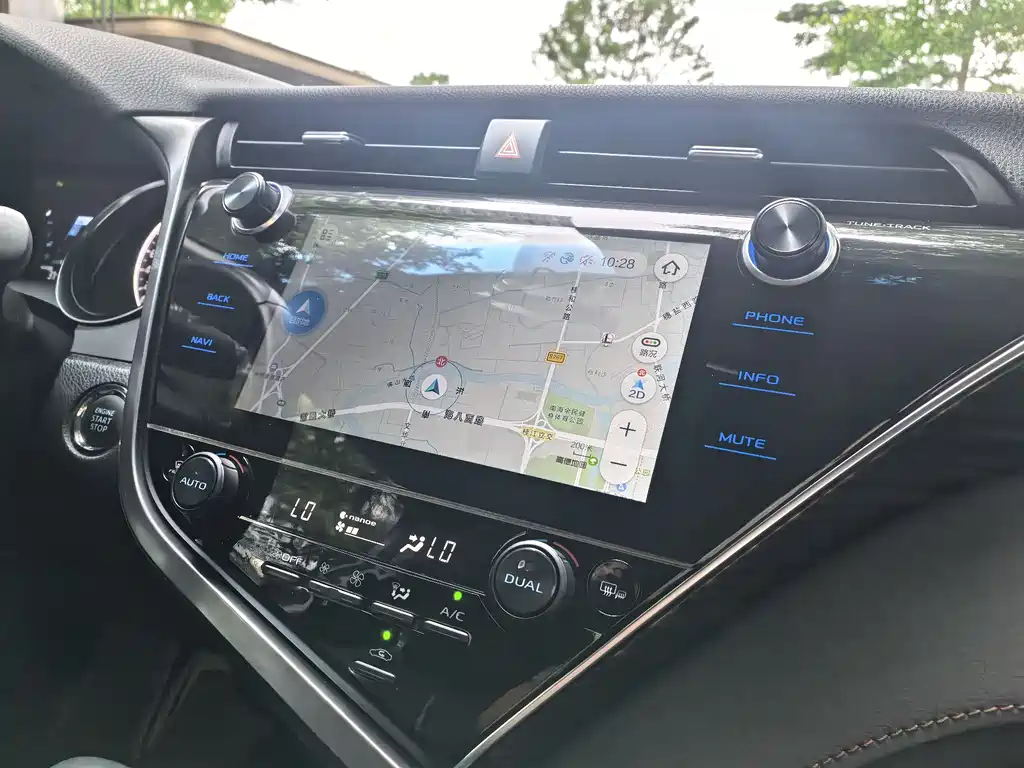 Toyota Camry 2019 — фото 14
