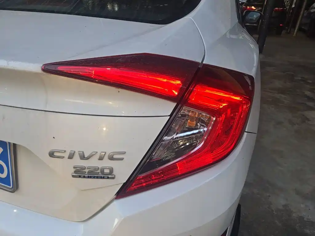 Honda Civic 2016 — фото 8