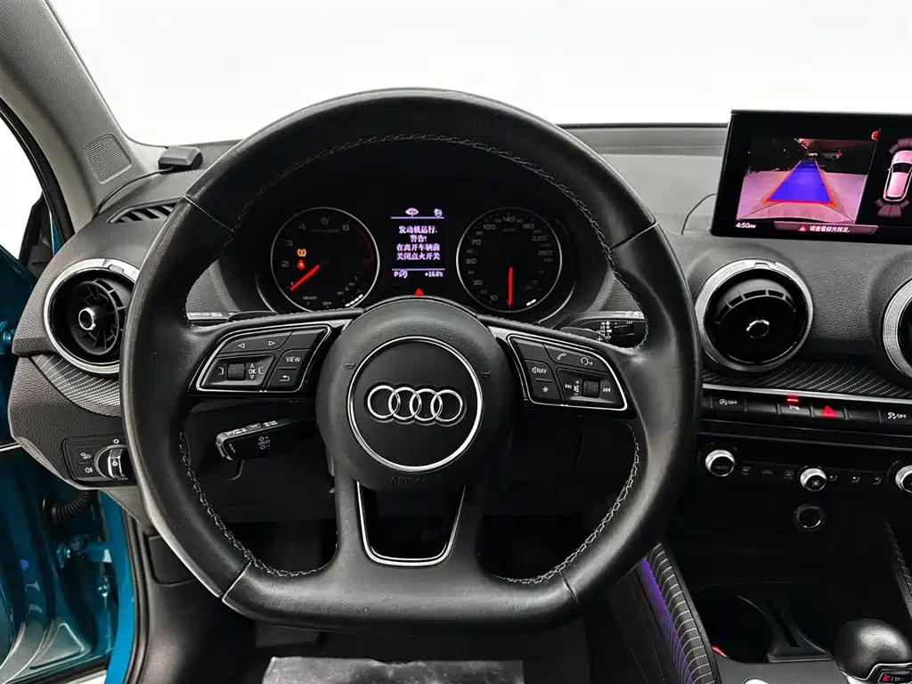 Audi Q2L 2023 — фото 11