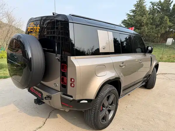 Land Rover Defender 2022