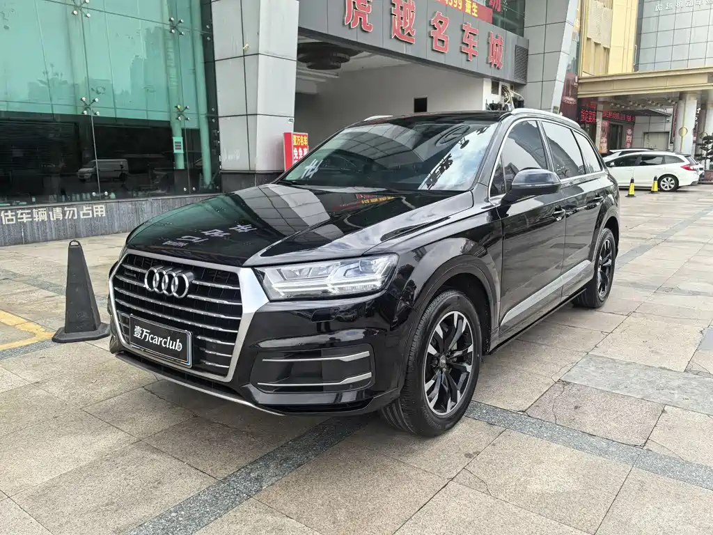 Audi Q7 2019 — фото 1