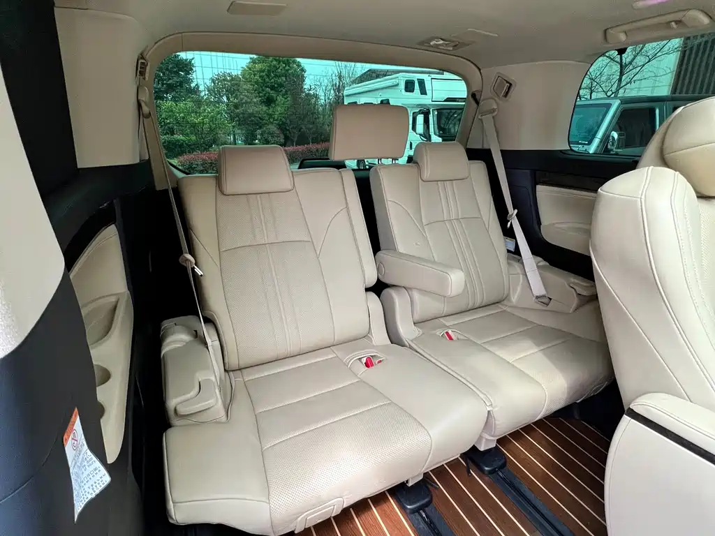 Toyota Alphard 2020 — фото 19