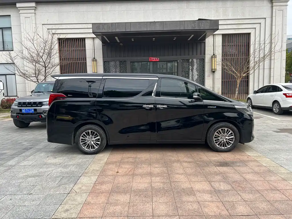 Toyota Alphard 2020 — фото 22