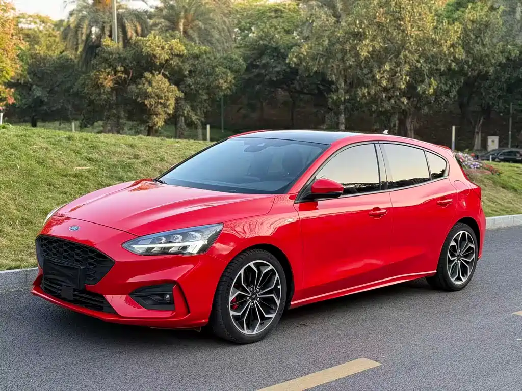 Ford Focus 2020 — фото 1
