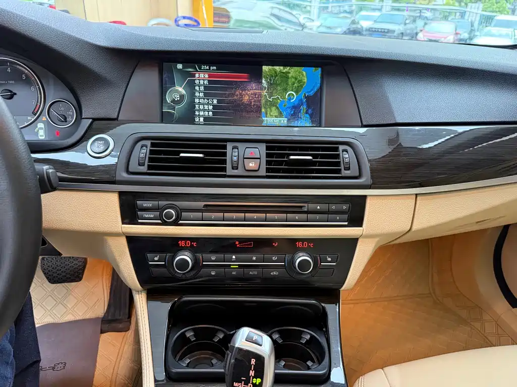 BMW 5 Series 2013 — фото 14