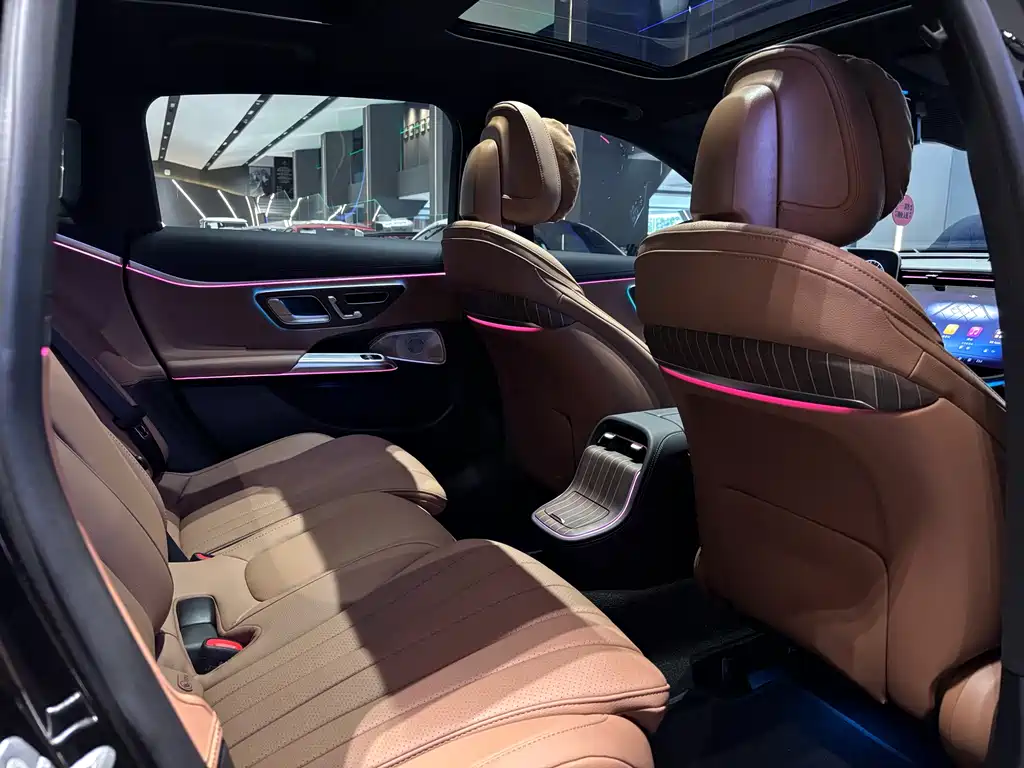 Mercedes-Benz E-Class 2025 — фото 16