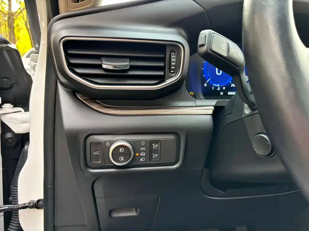Ford Explorer 2022 — фото 25