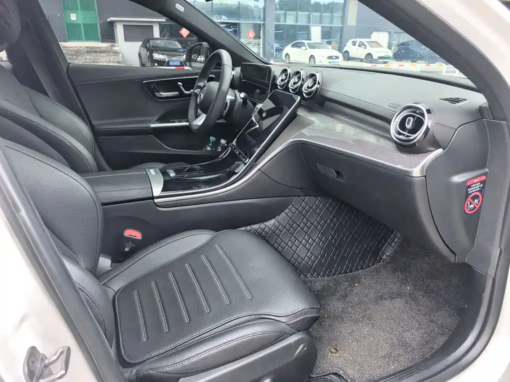 Mercedes-Benz C-Class 2024 — фото 4