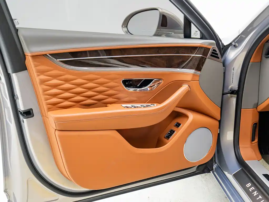 Bentley Flying Spur 2021 — фото 15