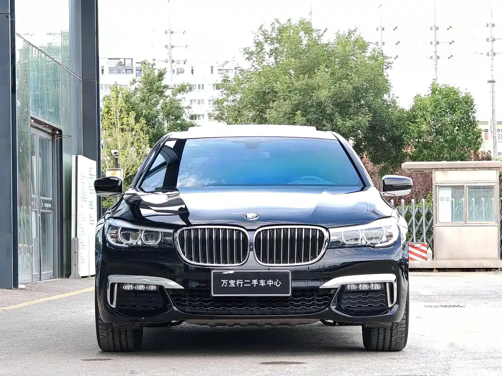BMW 7 Series 2018 — фото 2