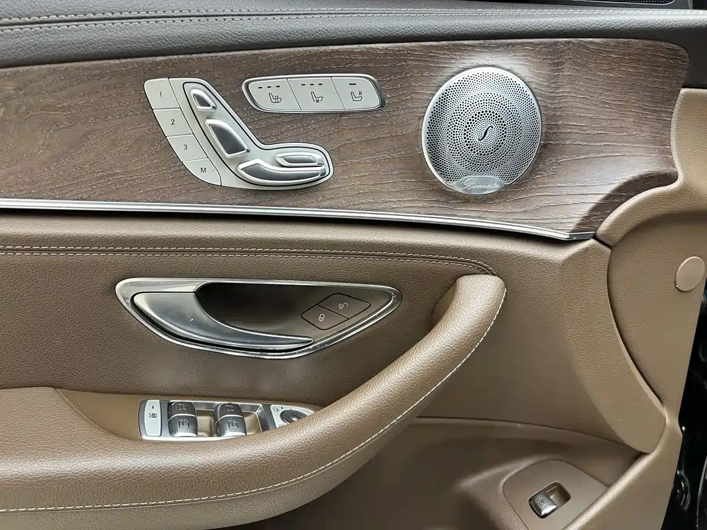 Mercedes-Benz E-Class 2020 — фото 21