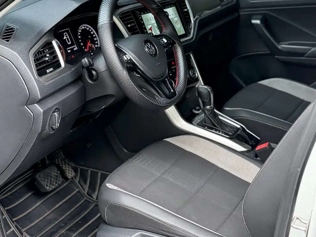 Volkswagen T-Roc 2018 — фото 11