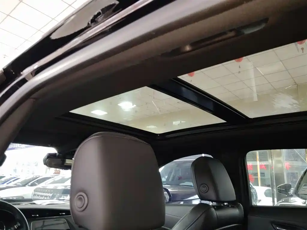 Cadillac XT4 2022 — фото 13
