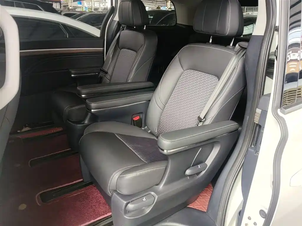 GAC Motor Trumpchi M8 2022 — фото 17
