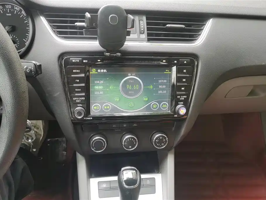 Skoda Octavia 2015 — фото 13