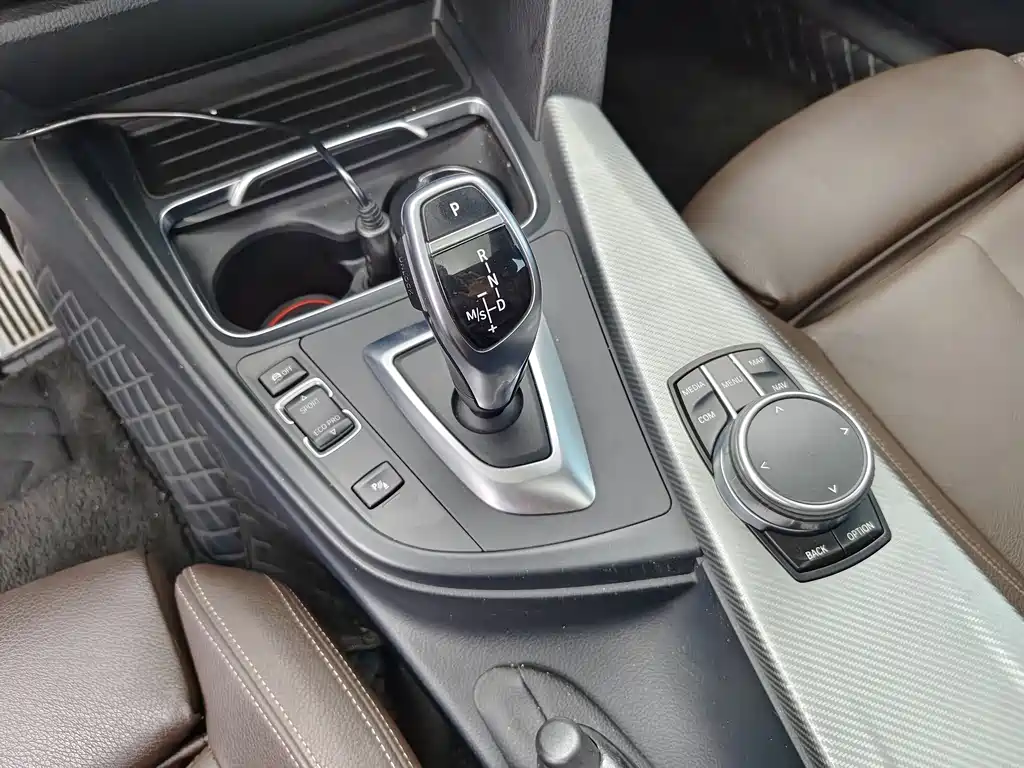 BMW 3 Series 2018 — фото 15