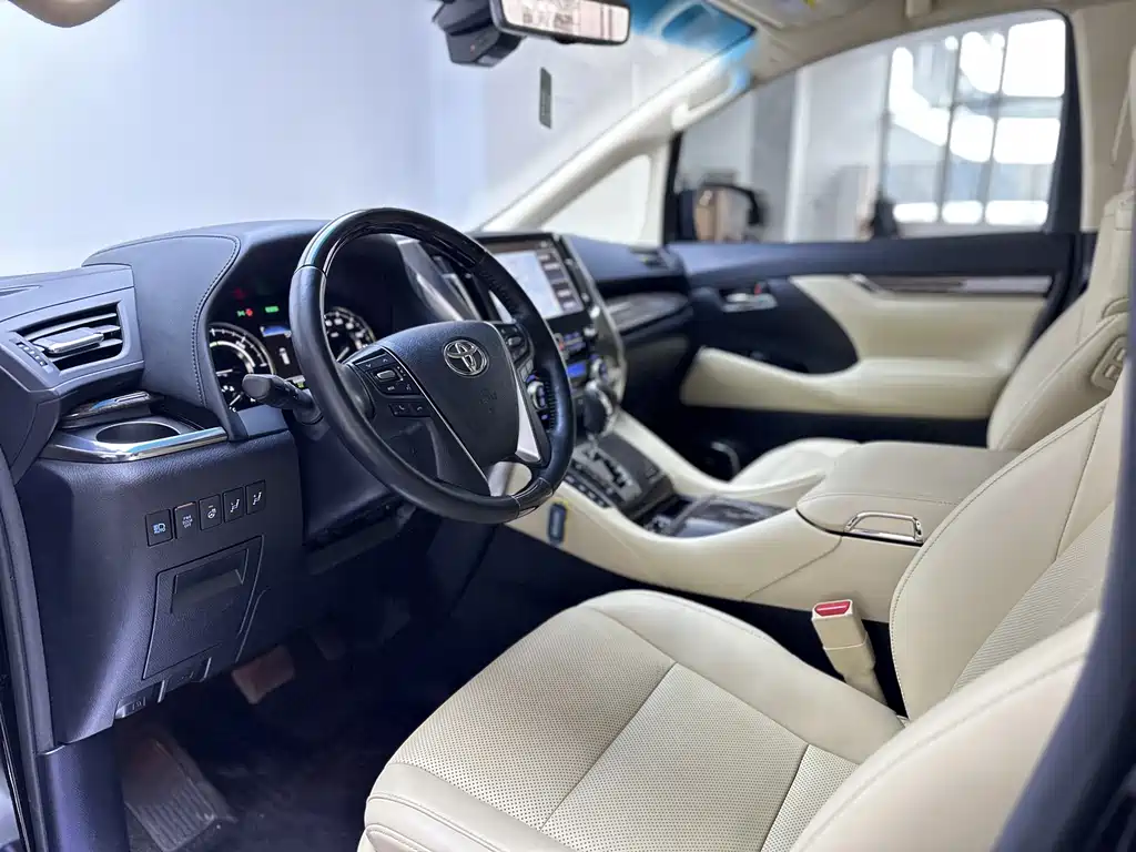 Toyota Alphard 2022 — фото 8