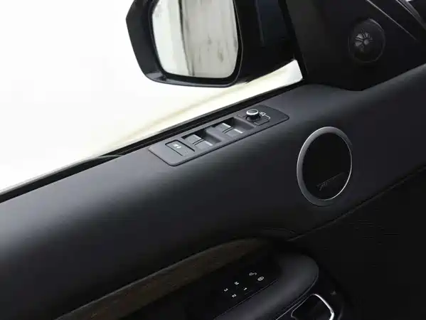 Land Rover Discovery 2018