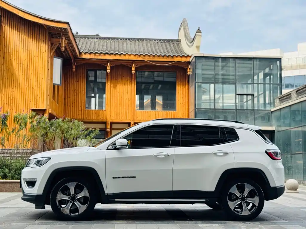 Jeep Compass 2017 — фото 4