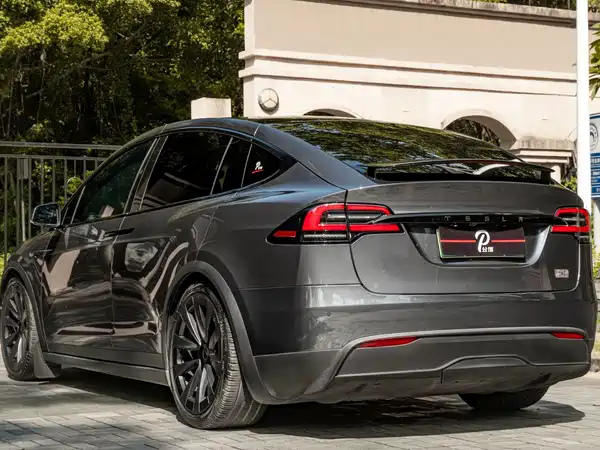 Tesla Model X 2024